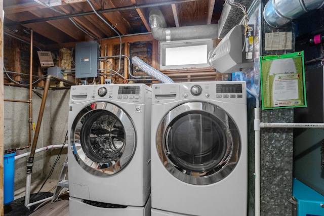186 Sunrise Dr, Wheeling, IL 60090 - clothes washing area featuring electric panel and washing machine and dryer
