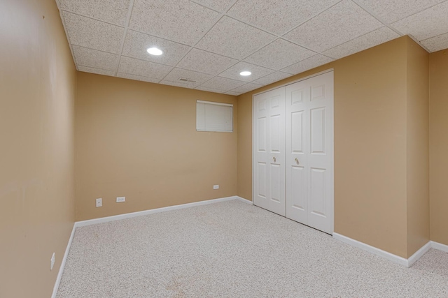 900 Taralon Trl, Lake In The Hills, IL 60156 - unfurnished bedroom featuring recessed lighting, carpet flooring, a drop ceiling, a closet, and baseboards