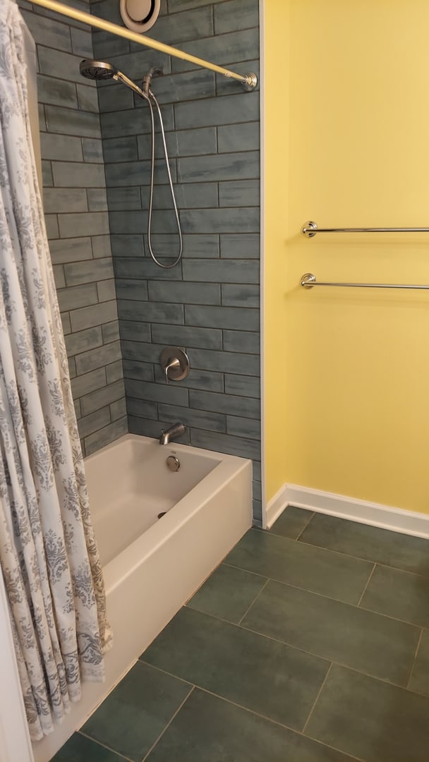 345 N La Salle Dr Unit 3305, Chicago, IL 60654 - bathroom featuring tile patterned floors, baseboards, and shower / tub combo with curtain