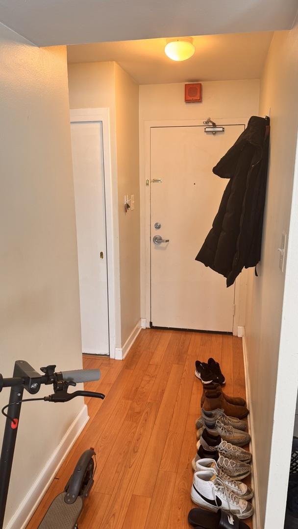 6030 N Sheridan Rd Unit 1708, Chicago, IL 60660 - entryway featuring light wood-style flooring and baseboards