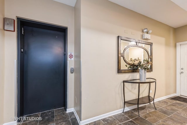 934 W Cuyler Ave Unit 2D, Chicago, IL 60613 - entrance to property with elevator