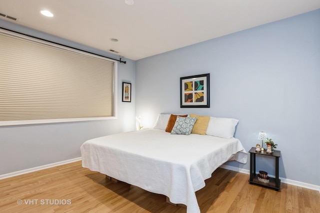 934 W Cuyler Ave Unit 2D, Chicago, IL 60613 - bedroom featuring wood finished floors, baseboards, and recessed lighting