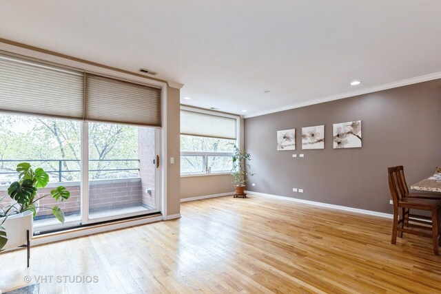 934 W Cuyler Ave Unit 2D, Chicago, IL 60613 - interior space with baseboards, light wood-style floors, crown molding, and recessed lighting