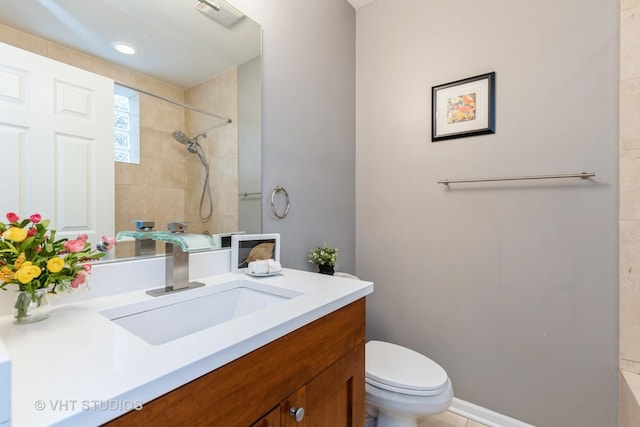 934 W Cuyler Ave Unit 2D, Chicago, IL 60613 - bathroom featuring vanity, toilet, and tiled shower