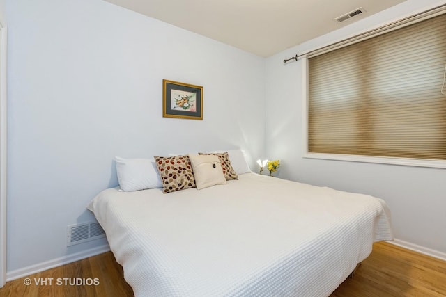 934 W Cuyler Ave Unit 2D, Chicago, IL 60613 - bedroom featuring baseboards and wood finished floors