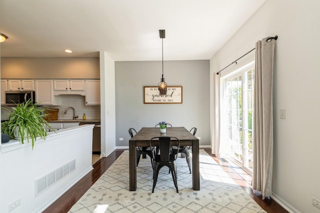 dining area with recessed lighting, wood finished floors, and baseboards