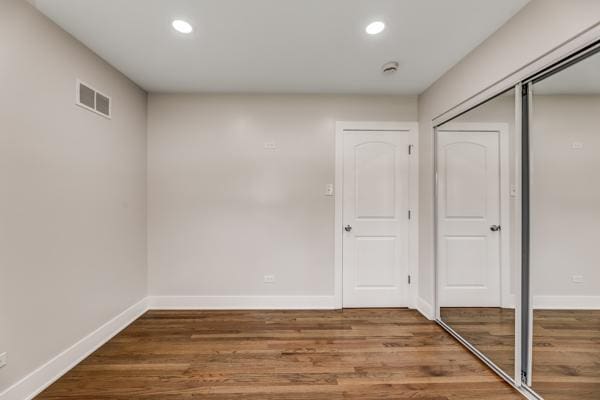15100 Hamlin Ave, Midlothian, IL 60445 - unfurnished room with recessed lighting, baseboards, wood finished floors, and a smoke detector