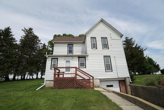 1511 Becker School Rd, Freeport, IL 61032 - traditional home with a garage and a front lawn