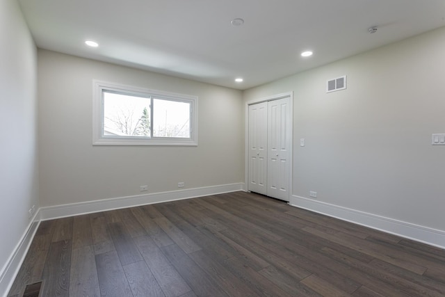 unfurnished room with dark wood-type flooring, baseboards, and recessed lighting