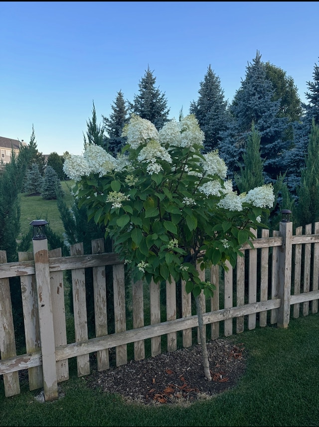 3313 Christopher Ln, Johnsburg, IL 60051 - gate featuring fence