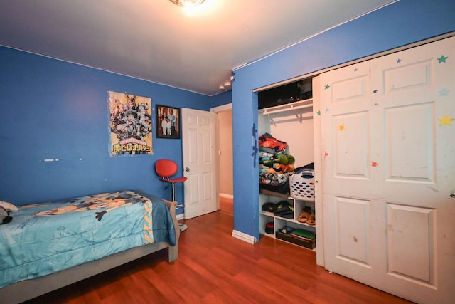 1911 Elizabeth Ave, North Chicago, IL 60064 - bedroom featuring wood finished floors, a closet, and baseboards