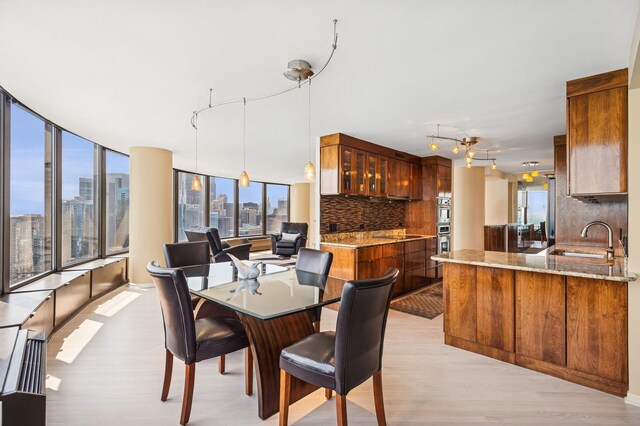 505 N Lake Shore Dr Unit 4907, Chicago, IL 60611 - dining room featuring light wood-style flooring, a view of skyline, and a chandelier