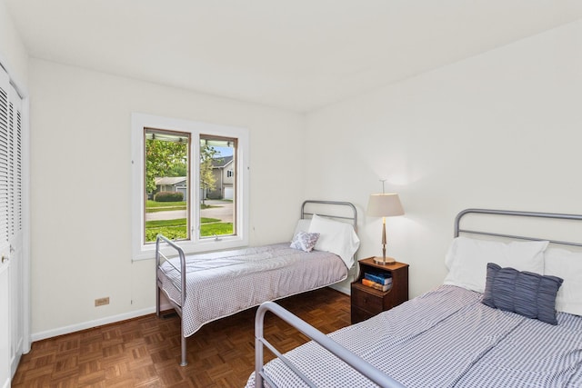 112 Braemar Dr, Elk Grove Village, IL 60007 - bedroom with baseboards