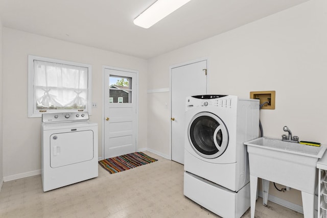 112 Braemar Dr, Elk Grove Village, IL 60007 - washroom with washing machine and dryer, light flooring, and baseboards