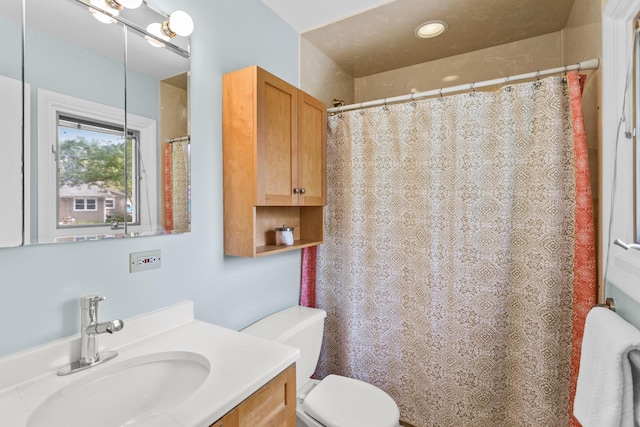 112 Braemar Dr, Elk Grove Village, IL 60007 - full bathroom featuring vanity, toilet, and a shower with curtain