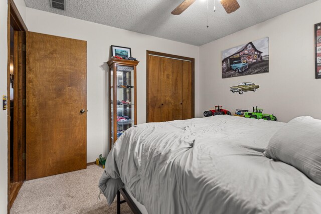 2717 E Main St, Decatur, IL 62521 - carpeted bedroom featuring a closet, a textured ceiling, and ceiling fan