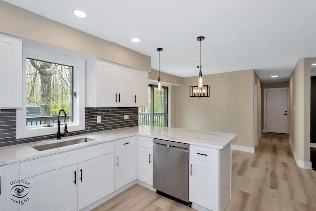 2639 E Shady Grove Ct, Crete, IL 60417 - kitchen with a sink, stainless steel dishwasher, a peninsula, light wood finished floors, and backsplash
