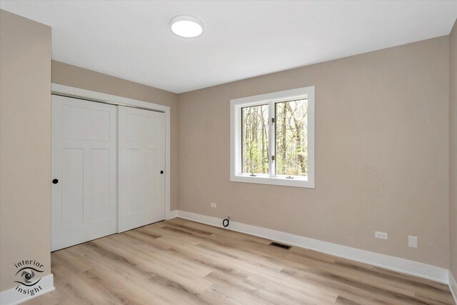 2639 E Shady Grove Ct, Crete, IL 60417 - unfurnished bedroom featuring light wood-style floors, baseboards, and a closet