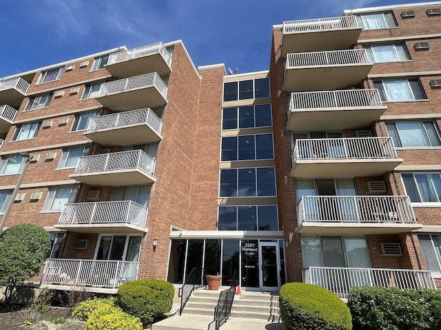 2201 S Highland Ave Unit 2J, Lombard, IL 60148 - photo 1