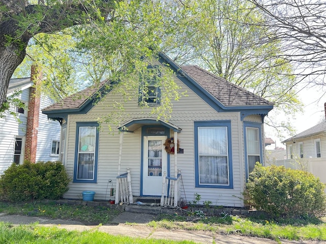 222 S Oak St, Maroa, IL 61756 - view of front facade featuring fence
