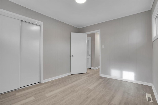 29 S Ash St, Palatine, IL 60067 - unfurnished bedroom featuring wood finished floors, baseboards, a closet, and crown molding