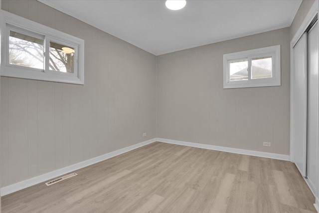 29 S Ash St, Palatine, IL 60067 - unfurnished bedroom featuring light wood-type flooring, baseboards, a closet, and crown molding