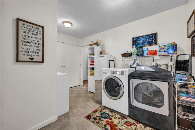 1216 N Oak St, Bloomington, IL 61701 - laundry area with washing machine and dryer, a textured ceiling, and tile patterned floors
