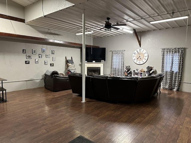 welcome area featuring ceiling fan and a fireplace