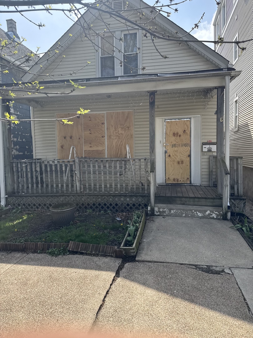 3114 N Leavitt St, Chicago, IL 60618 - view of front facade featuring covered porch