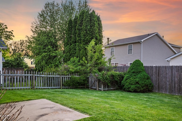 8 Harrison Ct, Bloomington, IL 61704 - view of yard with a patio