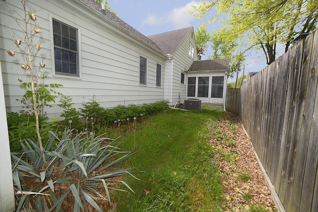 122 W Allen St, Ottawa, IL 61350 - fenced backyard with central AC unit