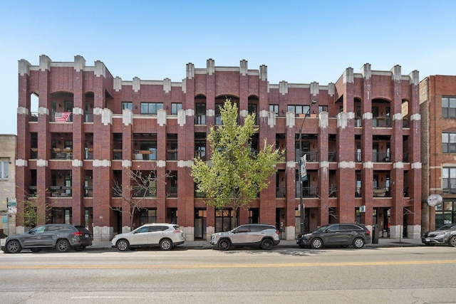 view of apartment building / complex