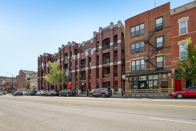 view of apartment building / complex