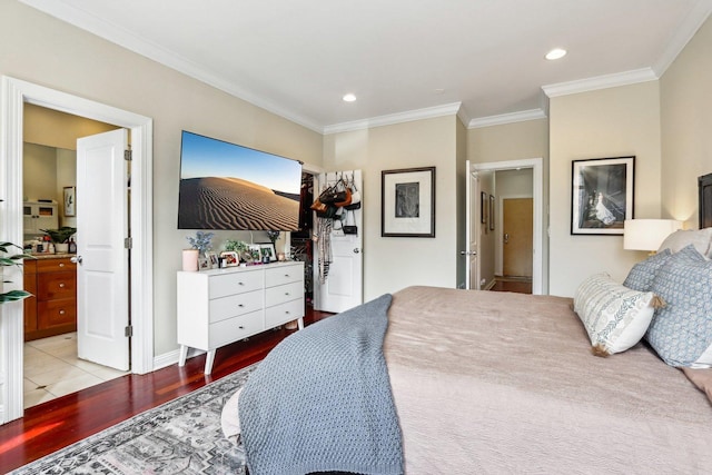 bedroom featuring ornamental molding, light wood-style floors, recessed lighting, and baseboards