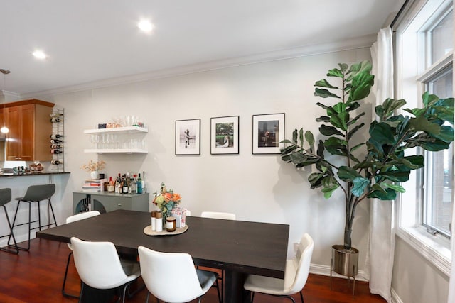 dining area with plenty of natural light, dark wood-type flooring, crown molding, baseboards, and recessed lighting