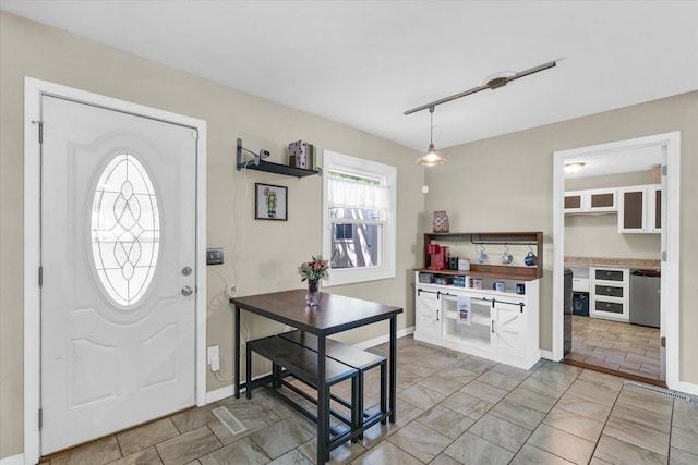 foyer entrance featuring baseboards