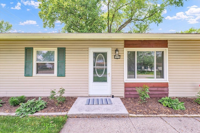 doorway to property featuring covered porch