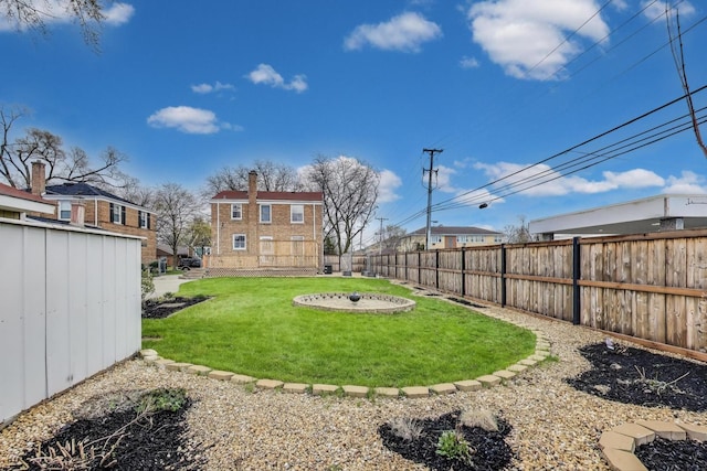 view of yard with an outdoor structure