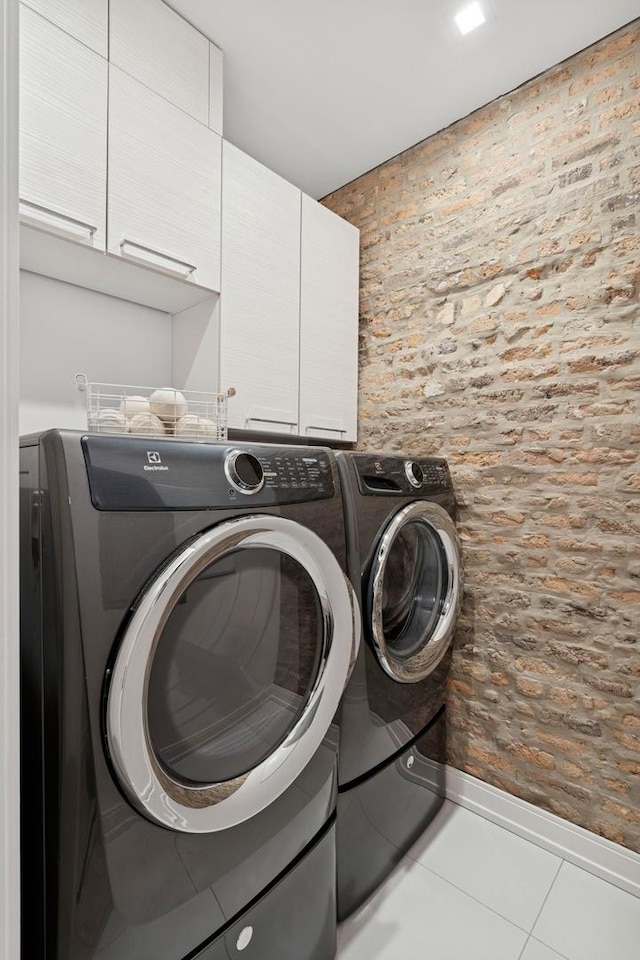 223 W Lake St Unit 3N, Chicago, IL 60606 - laundry area with cabinet space, independent washer and dryer, tile patterned floors, and baseboards
