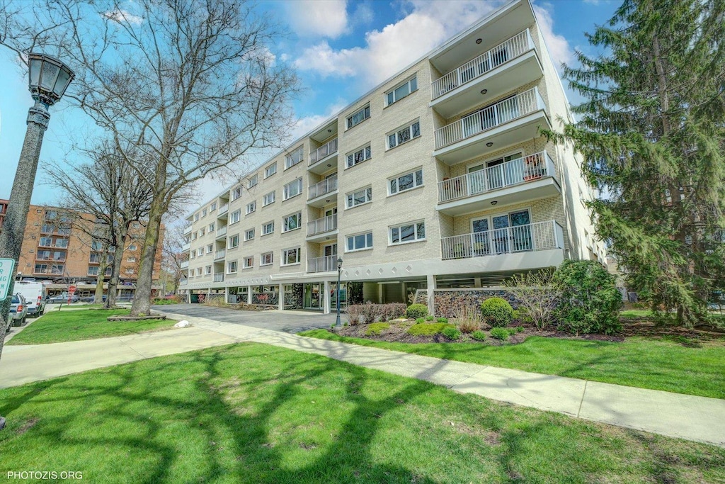 1535 Forest Ave Unit 504, River Forest, IL 60305 - photo 1