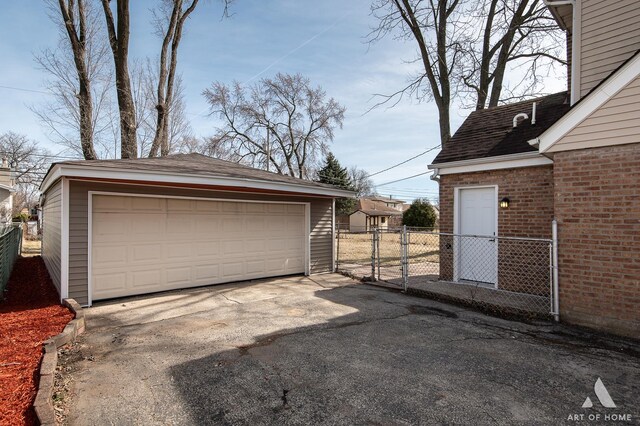 10925 Lyman Ave, Chicago Ridge, IL 60415 - detached garage with fence