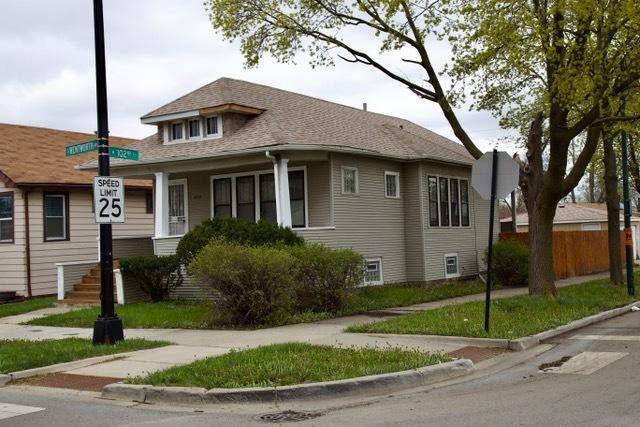 bungalow-style house with roof with shingles and fence
