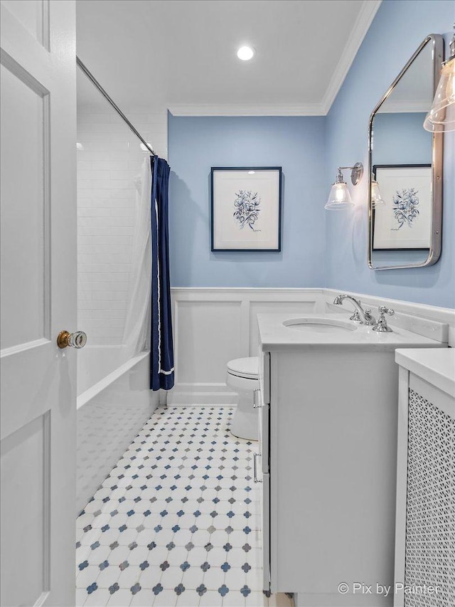 705 Hunter Rd, Glenview, IL 60025 - full bathroom featuring toilet, ornamental molding, vanity, wainscoting, and shower / tub combo with curtain