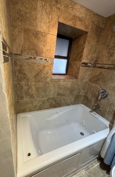 5611 N Glenwood Ave Unit G, Chicago, IL 60660 - bathroom featuring a jetted tub and a shower