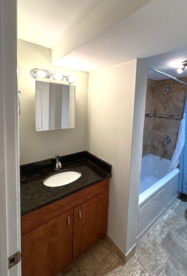 5611 N Glenwood Ave Unit G, Chicago, IL 60660 - full bath with shower / bath combo, vanity, and baseboards