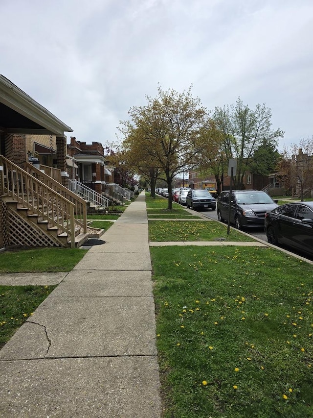 view of green lawn featuring a residential view