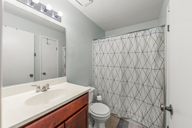 full bath with vanity, toilet, and a shower with curtain