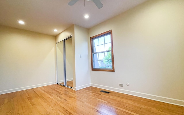 unfurnished bedroom featuring baseboards, light wood-type flooring, recessed lighting, a closet, and ceiling fan