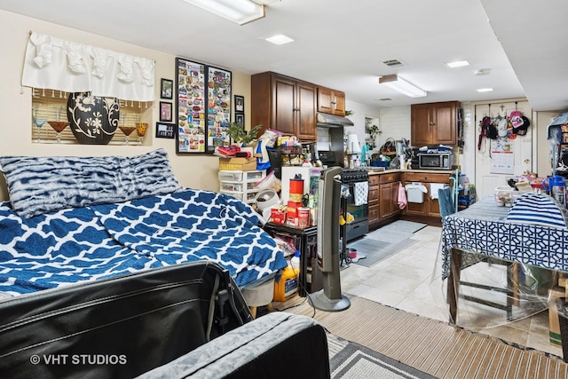 5814 N Campbell Ave, Chicago, IL 60659 - miscellaneous room with light tile patterned flooring