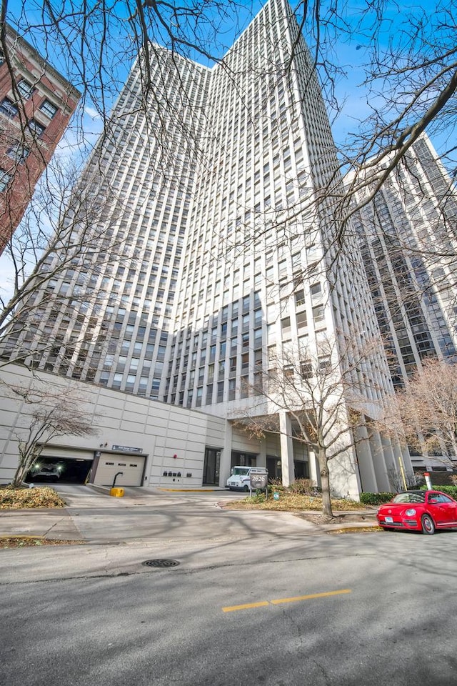 2626 N Lakeview Ave Unit 2703, Chicago, IL 60614 - view of building exterior